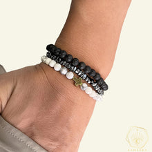 Carregar imagem no visualizador da galeria, Pulsera Triple con cruz