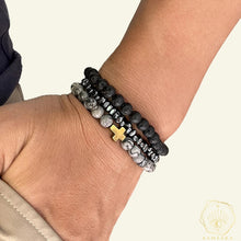 Carregar imagem no visualizador da galeria, Pulsera Triple con cruz