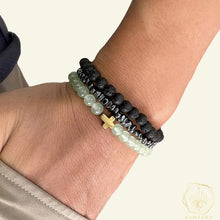 Carregar imagem no visualizador da galeria, Pulsera Triple con cruz