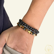 Carregar imagem no visualizador da galeria, Pulsera Triple con cruz