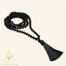 Cargar imagen en el visor de la galería, Set Protector Ónix Negro - Colgante anudado & Pulsera de piedras naturales - 108 cuentas