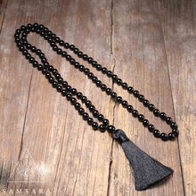 Cargar imagen en el visor de la galería, Set Protector Ónix Negro - Colgante anudado & Pulsera de piedras naturales - 108 cuentas